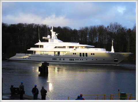 Image of the super yacht Mogambo